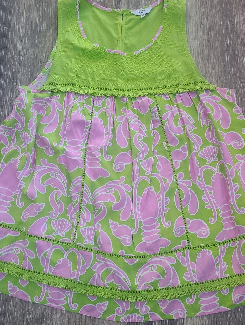 Crown & Ivy Smocked Lobster Top Womens Size Medium